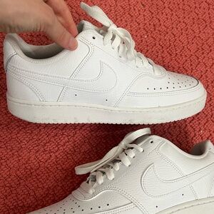 Womens 7.5 Vision Court Low Nike Sneakers